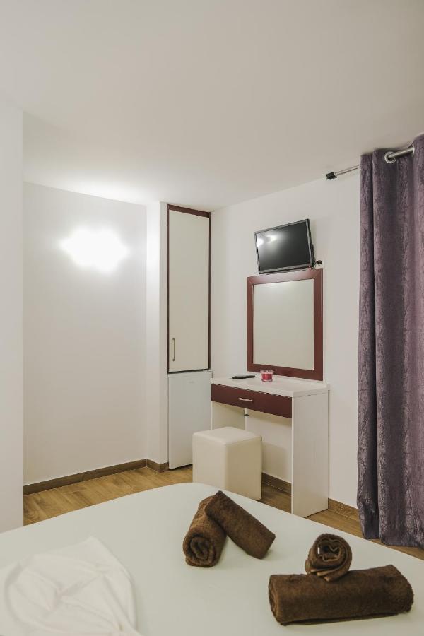 Fori'S Rooms Himare Exterior foto