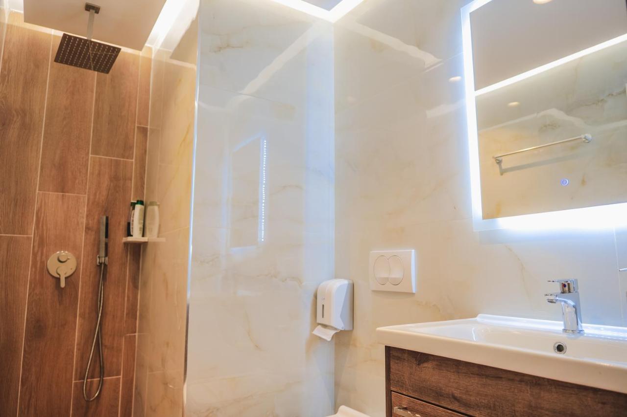 Fori'S Rooms Himare Exterior foto
