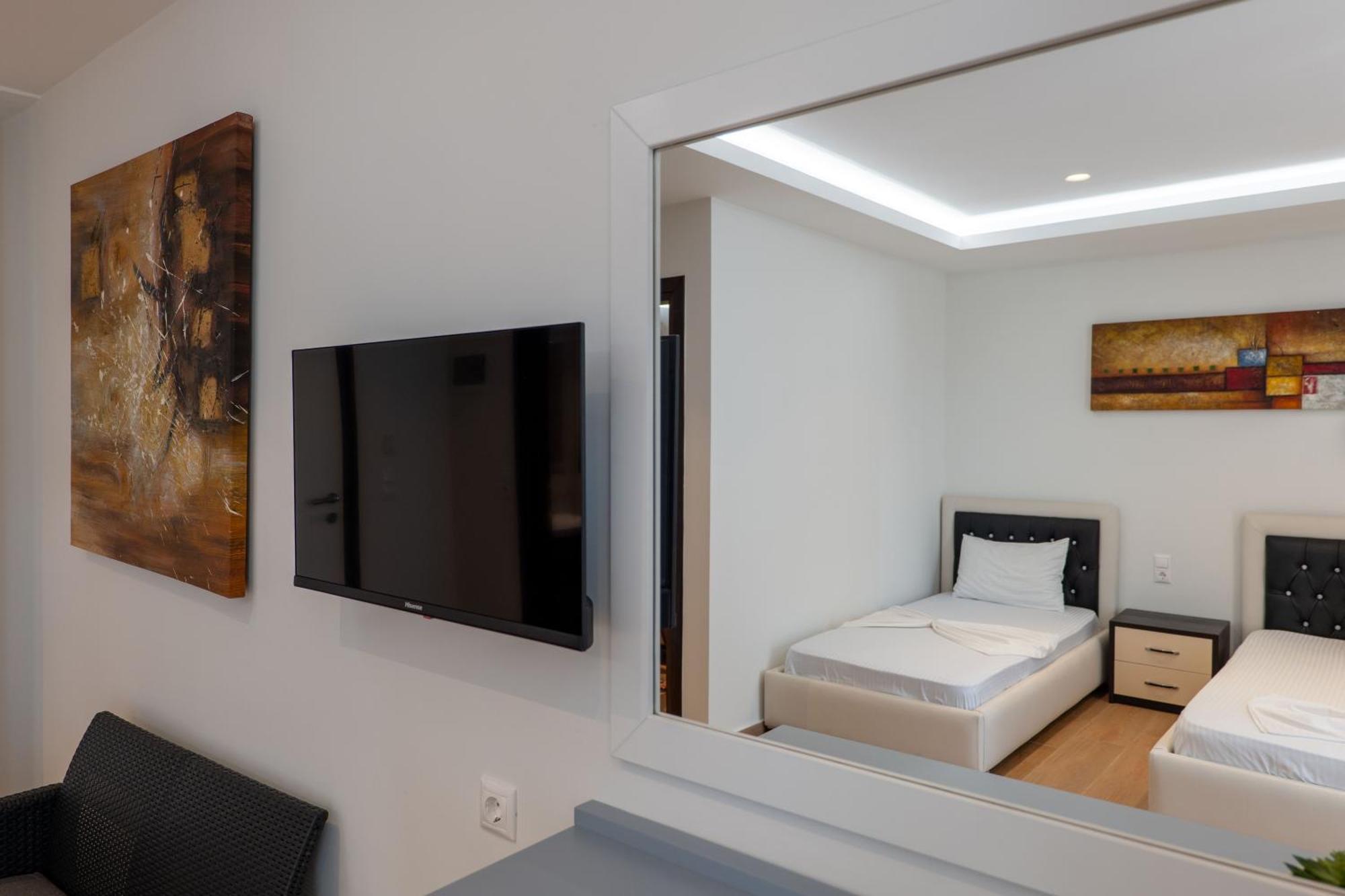 Fori'S Rooms Himare Exterior foto