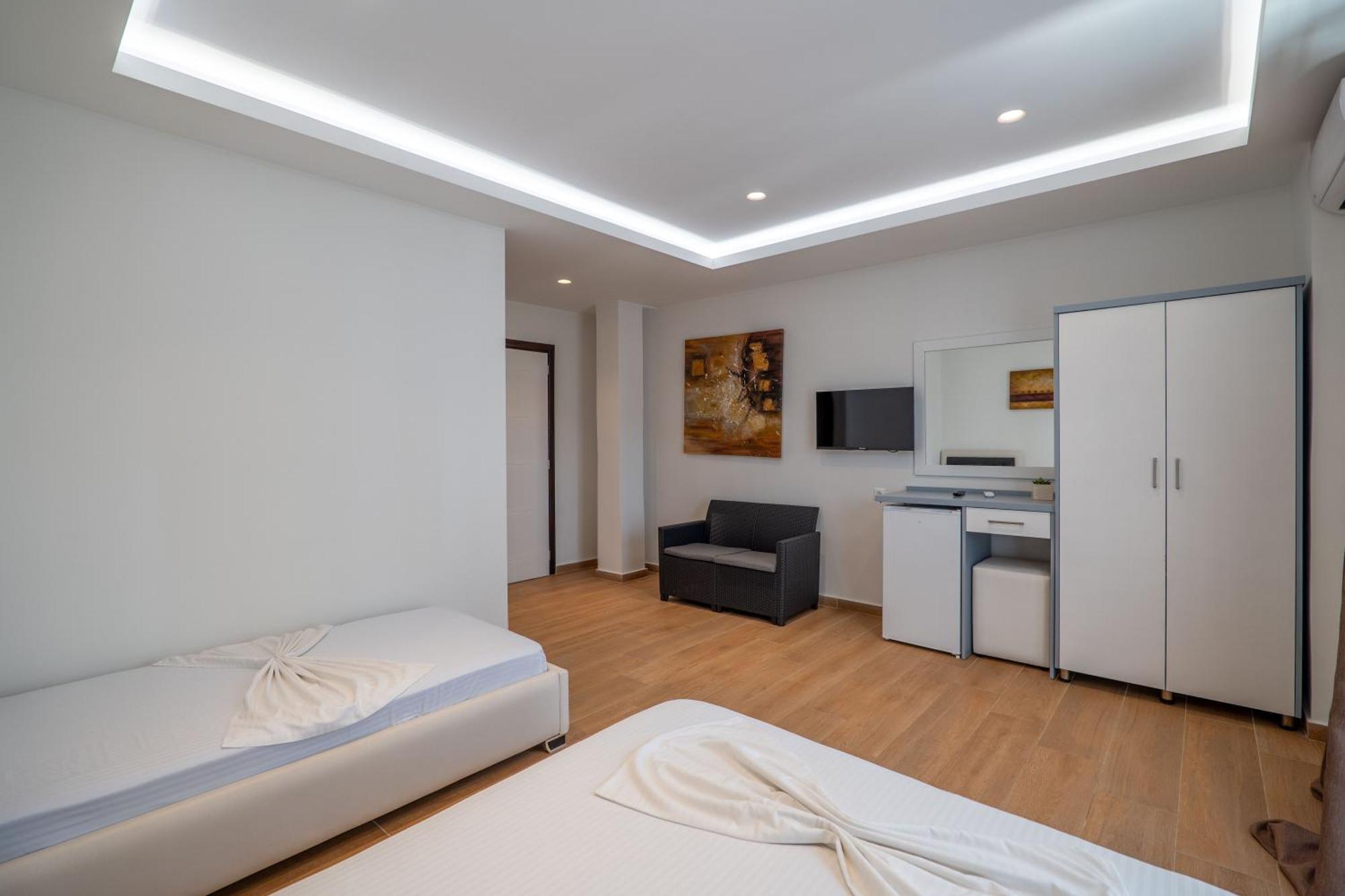 Fori'S Rooms Himare Exterior foto